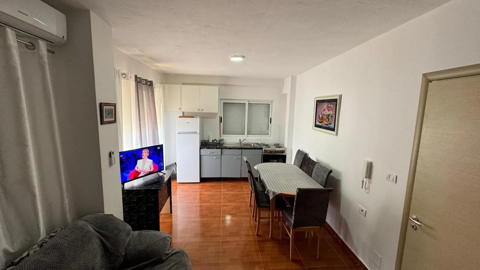 Apartment Sarandë 0*,  アルバニア